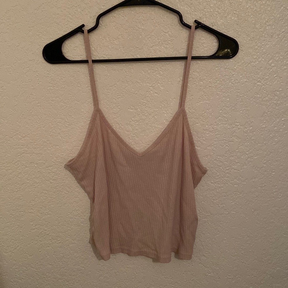 Woman’s cropped tank